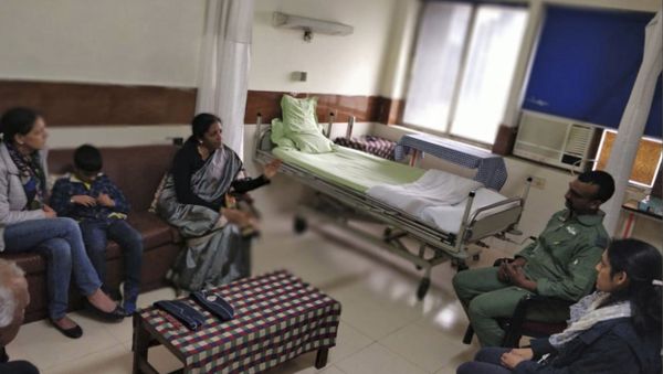 ndian Defence Minister Nirmala Sitharaman Meets With Wing Commander Abhinandan Varthaman - Sputnik International
