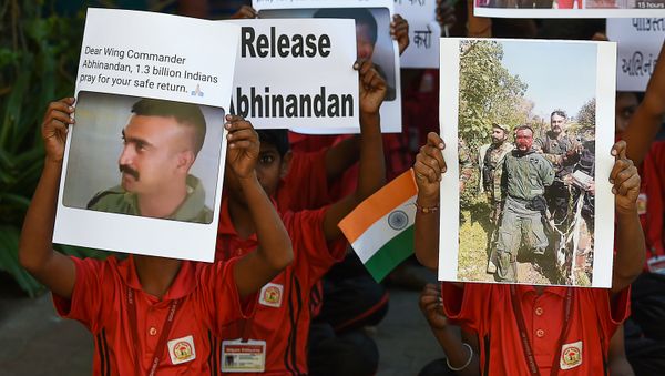 Indian students pray for a speedy release of Indian Air Force pilot Abhinandan Varthaman, in a school in Ahmedabad on February 28, 2019 Indian students pray for a speedy release of Indian Air Force pilot Abhinandan Varthaman, in a school in Ahmedabad on February 28, 2019 - Sputnik International