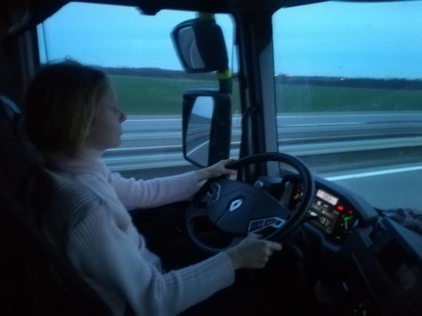 Lady and the Truck: Czech Firms Threaten Our Drivers With Foreigners From the East - Sputnik International