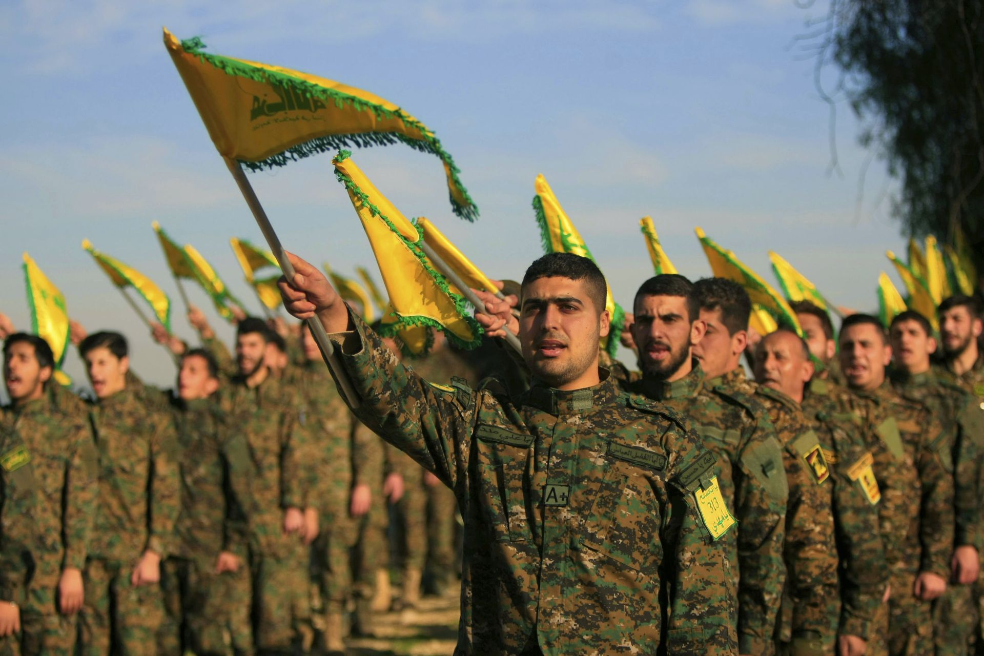 Hezbollah fighters hold flags as they attend the memorial of their slain leader Sheik Abbas al-Mousawi, who was killed by an Israeli airstrike in 1992 Hezbollah fighters hold flags as they attend the memorial of their slain leader Sheik Abbas al-Mousawi, who was killed by an Israeli airstrike in 1992 - Sputnik International, 1920, 07.09.2021
