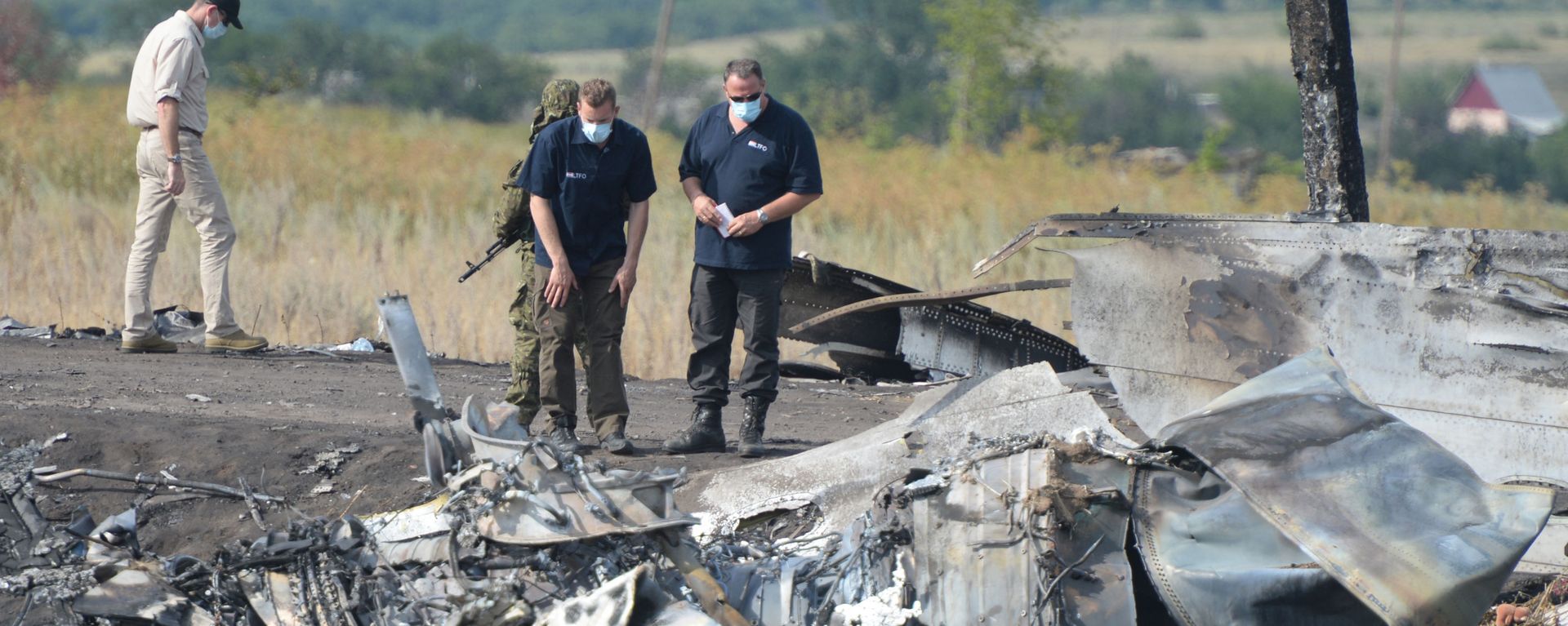 Organization for Security and Co-operation in Europe (OSCE) mission and aviation experts are working at the crash site of the Malaysian Boeing 777  - Sputnik International, 1920, 22.03.2023