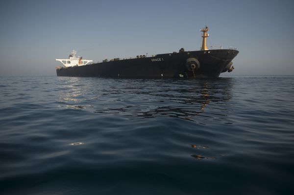 'B-Team Gangsters': US Confirms Trying to Bribe Captains of Iranian Tankers, as Tehran Decries 'Blackmail' 'B-Team Gangsters': US Confirms Trying to Bribe Captains of Iranian Tankers, as Tehran Decries 'Blackmail' - Sputnik International