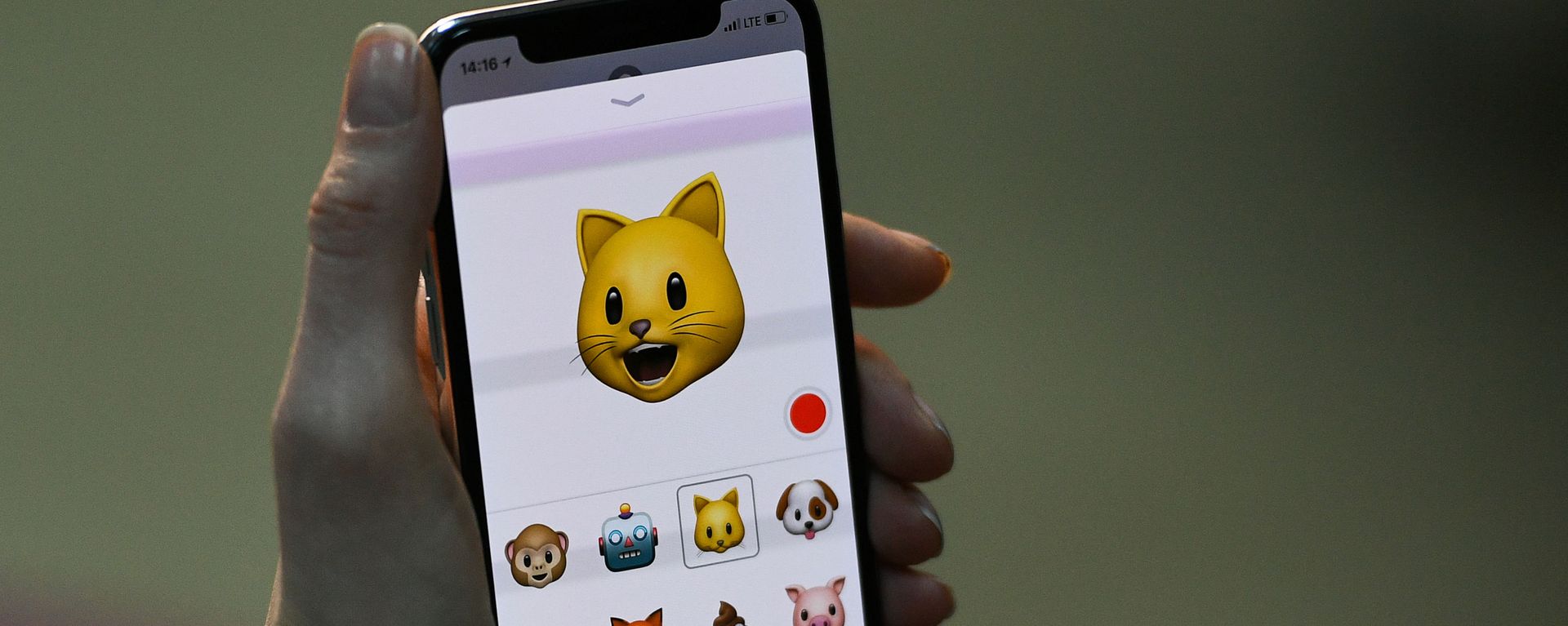 Эмодзи на экране нового смартфона iPhone X Эмодзи на экране нового смартфона iPhone X - Sputnik International, 1920, 19.08.2019