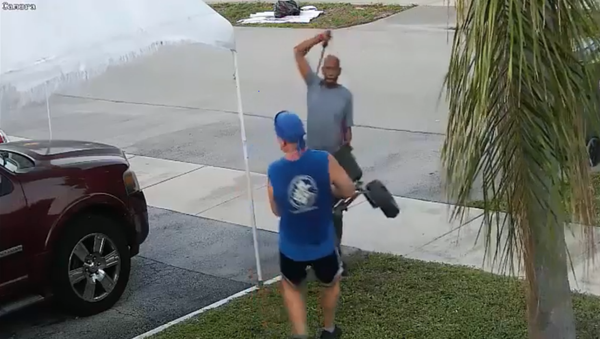 Florida man attacks local jogger with long sword over a plastic dump cart found in a nearby trash pile - Sputnik International