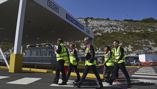 Chancellor of the Duchy of Lancaster Michael Gove, centre and Transport Secretary Grant Shapps walk, during a visit to the Port of Dover for a meeting with port officials about the work they are doing to ensure the UK's smooth exit from the European Union, in Dover, England, Wednesday, Aug.  7, 2019 - Sputnik International