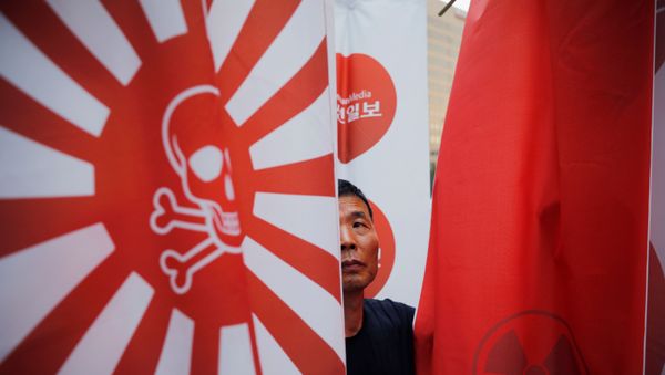A South Korean man attends an anti-Japan rally near the Japanese embassy in Seoul, South Korea, August 3, 2019.  - Sputnik International