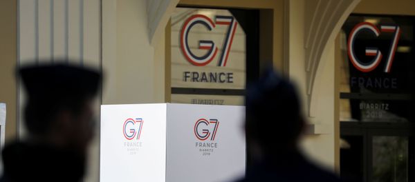 French policemen stand guard near the Grande Plage beach ahead of the G7 summit in Biarritz, France, August 22, 2019. French policemen stand guard near the Grande Plage beach ahead of the G7 summit in Biarritz, France, August 22, 2019. - Sputnik International