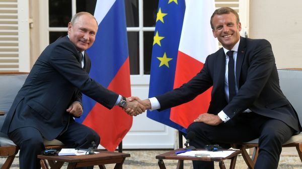 President of Russia Vladimir Putin and French President Emmanuel Macron during a meeting at the Fort de Brégançon residence on 19 August 2019. - Sputnik International