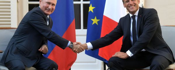 President of Russia Vladimir Putin and French President Emmanuel Macron during a meeting at the Fort de Brégançon residence on 19 August 2019. - Sputnik International