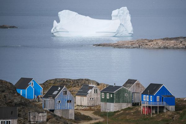 Icebergs float behind the town of Kulusuk in Greenland on August 19, 2019.  - Sputnik International