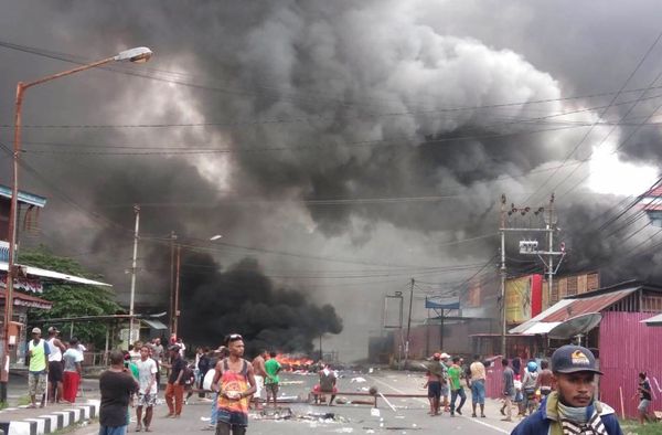Protesters take to the street to face off with Indonesian police in Manokwari, Papua on August 19, 2019 - Sputnik International