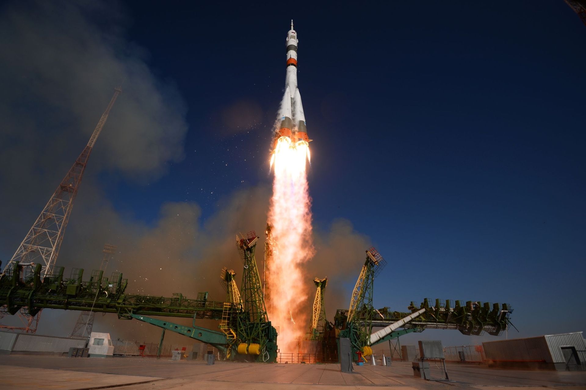 Russia’s Legendary Soyuz Space Rocket Gets New Paint Job for First Time in Over 50 Years Russia’s Legendary Soyuz Space Rocket Gets New Paint Job for First Time in Over 50 Years - Sputnik International, 1920, 13.03.2021