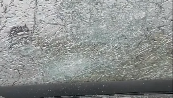 Nebraska Hail Pummels Car, Leaves Windshield Cracked to Pieces - Sputnik International