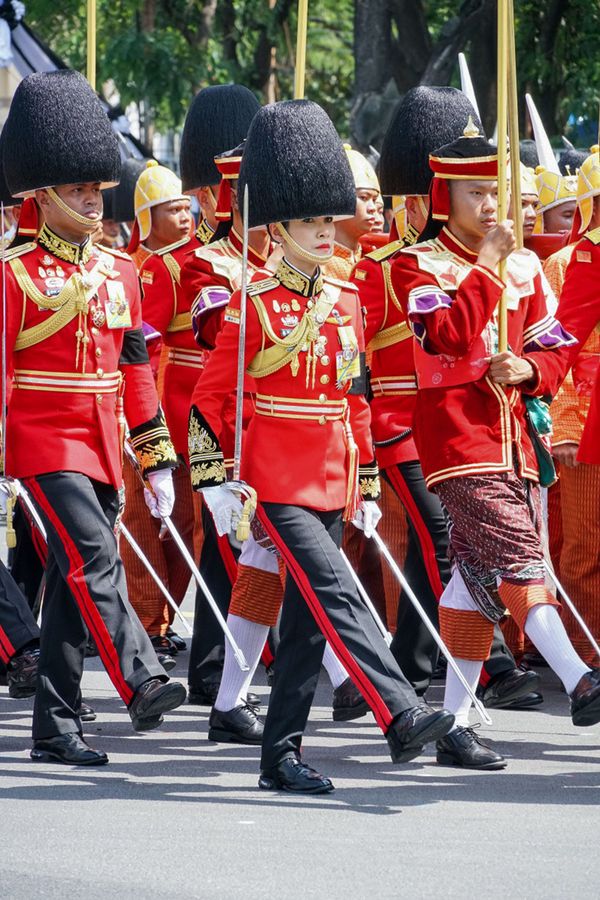 Parachuting and Firing a Gun: Rare Photos of Thai King's Consort - Sputnik International