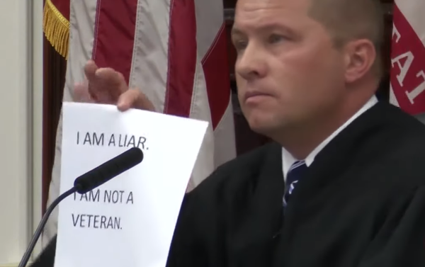 ‘I Stole Valor’: Two US Veteran Imposters Hit With Writing Assignment, Public Shaming ‘I Stole Valor’: Two US Veteran Imposters Hit With Writing Assignment, Public Shaming - Sputnik International