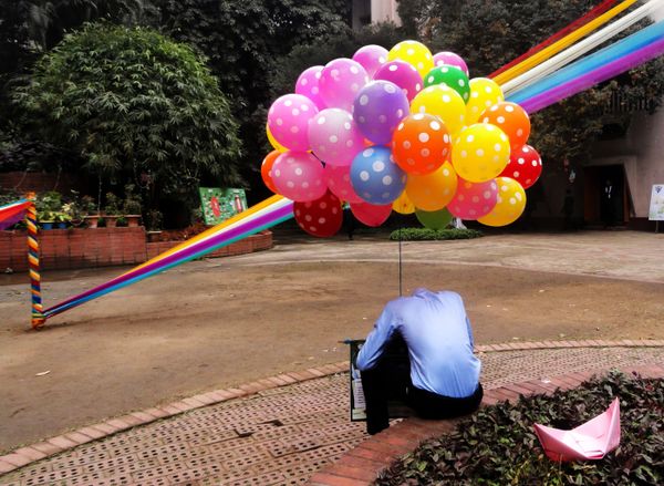 Man with baloons (Bangladeshi photographer Tasawar Islam Tausif, 3rd place in the Under 21s category) - Sputnik International