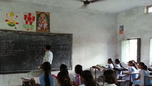  A teacher explaining a maths concept using TESS-India explained example - Sputnik International