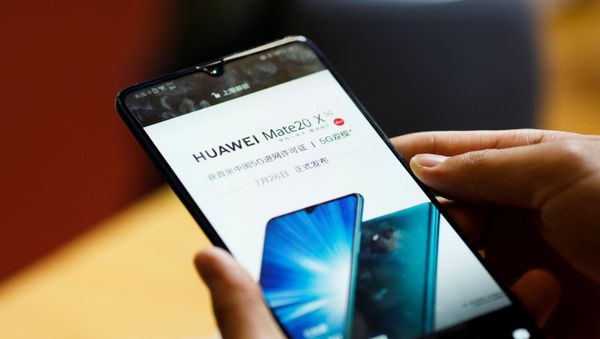 A man holds a Huawei Mate 20 X 5G smartphone at the International Consumer Electronics Expo in Beijing, China August 2, 2019 - Sputnik International