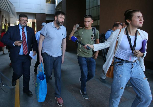 RIA Novosti Ukraine’s Editor-in-Chief Kirill Vyshinsky near an appeals court's building in Kiev.  - Sputnik International