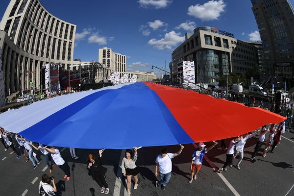 Flash mob participants during the Russian National Flag Day in Moscow   - Sputnik International
