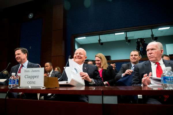 Mysterious Hillary Emailgate Whistleblower & FBI's Apparent Decades-Long Cover-Up Ploy - Sputnik International