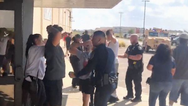 People are evacuated from Cinergy Odessa cinema following a shooting in Odessa, Texas, U.S. in this still image taken from a social media video August 31, 2019. People are evacuated from Cinergy Odessa cinema following a shooting in Odessa, Texas, U.S. in this still image taken from a social media video August 31, 2019. - Sputnik International
