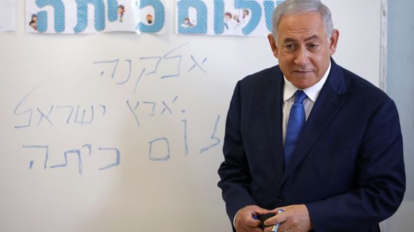 Israeli Prime Minister Benjamin Netanyahu speaks to students during a ceremony opening the new school year, Sunday, Sept. 1, 2019, in the West Bank Israeli settlement of Elkana. Speaking Sunday at the ceremony, Netanyahu reaffirmed his pledge to impose Israeli sovereignty on West Bank settlements. The writing in Hebrew  reads,  Elkana, Land of Israel, Hello Class.  (Amir Cohen/Pool Photo via AP) - Sputnik International