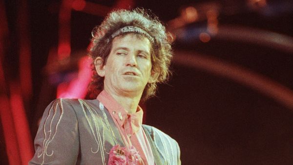Guitarist Keith Richards of the Rolling Stones plays during the first of three scheduled concerts at Sullivan Stadium in Foxboro, Massachusetts, Sept. 30, 1989, on the Stones Steel Wheels North America 1989 tour - Sputnik International
