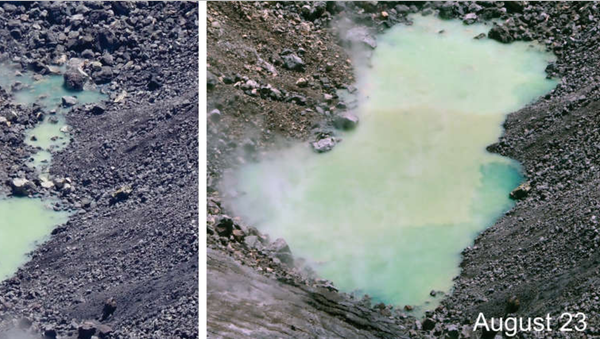 The pond of water at the bottom of Halema‘uma‘u continues to enlarge. In theses photos from August 23 at 10:32 a.m. (left) and August 25 at 12:22 p.m. (right) - Sputnik International