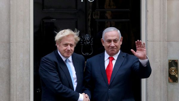 Britain's Prime Minister Boris Johnson welcomes Israel's Prime Minister Benjamin Netanyahu outside Downing Street in London, Britain September 5, 2019 Britain's Prime Minister Boris Johnson welcomes Israel's Prime Minister Benjamin Netanyahu outside Downing Street in London, Britain September 5, 2019 - Sputnik International