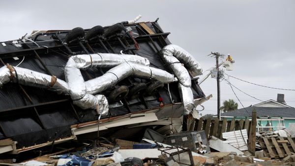 Power company lineman work to restore power after a tornado hit Emerald Isle, N.C. as Hurricane Dorian moved up the East coast on Thursday, Sept. 5, 2019. (AP Photo/Tom Copeland) - Sputnik International