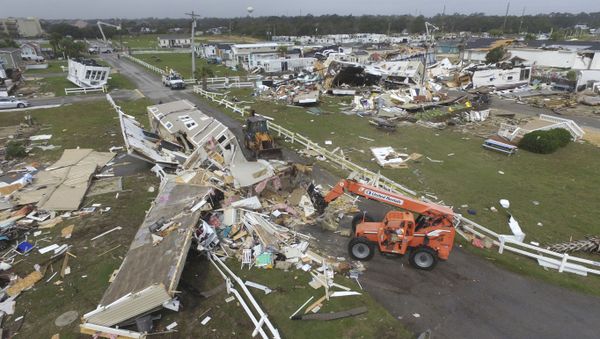 CORRECTS YEAR TO 2019-Emerald Isle town employees work to clear the road after a tornado hit Emerald Isle N.C. as Hurricane Dorian moved up the East coast on Thursday, Sept. 5, 2019. (AP Photo/Tom Copeland) CORRECTS YEAR TO 2019-Emerald Isle town employees work to clear the road after a tornado hit Emerald Isle N.C. as Hurricane Dorian moved up the East coast on Thursday, Sept. 5, 2019. (AP Photo/Tom Copeland) - Sputnik International