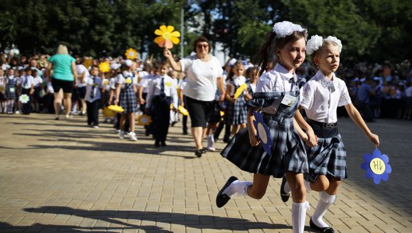 First-grade pupils during a festive gathering dedicated to Knowledge Day at school No 11 in Russia's city of Krasnodar. - Sputnik International