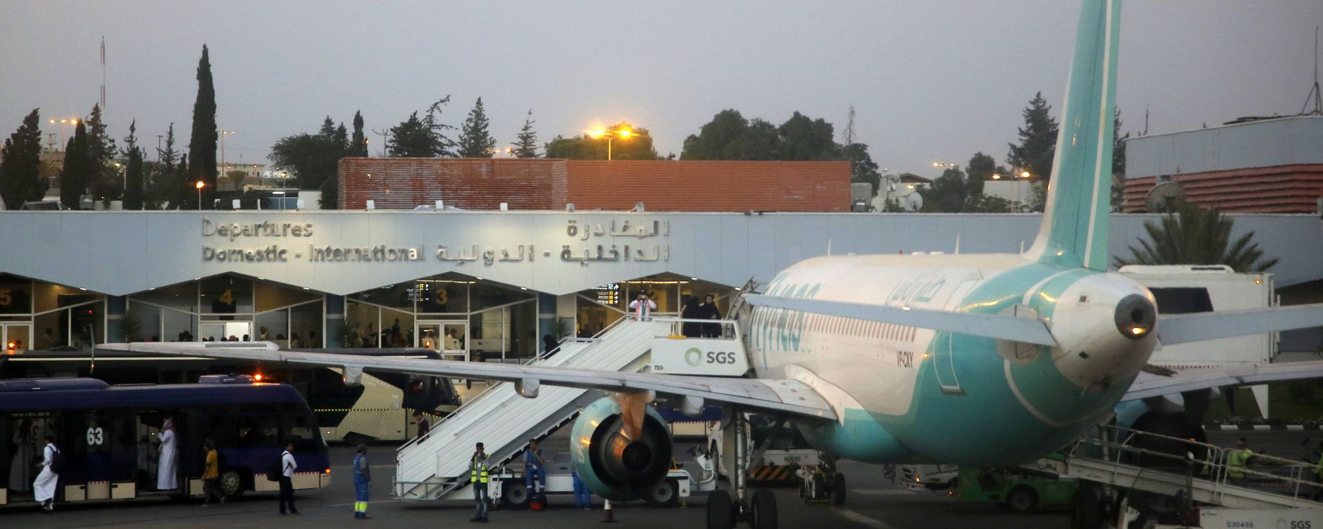 In this Thursday, Aug. 22, 2019, photo, passengers leave the arrival terminal of Abha airport, south of Saudi. Saudi Arabia said early Thursday, Aug. 29, 2019 - Sputnik International, 1920, 15.02.2021