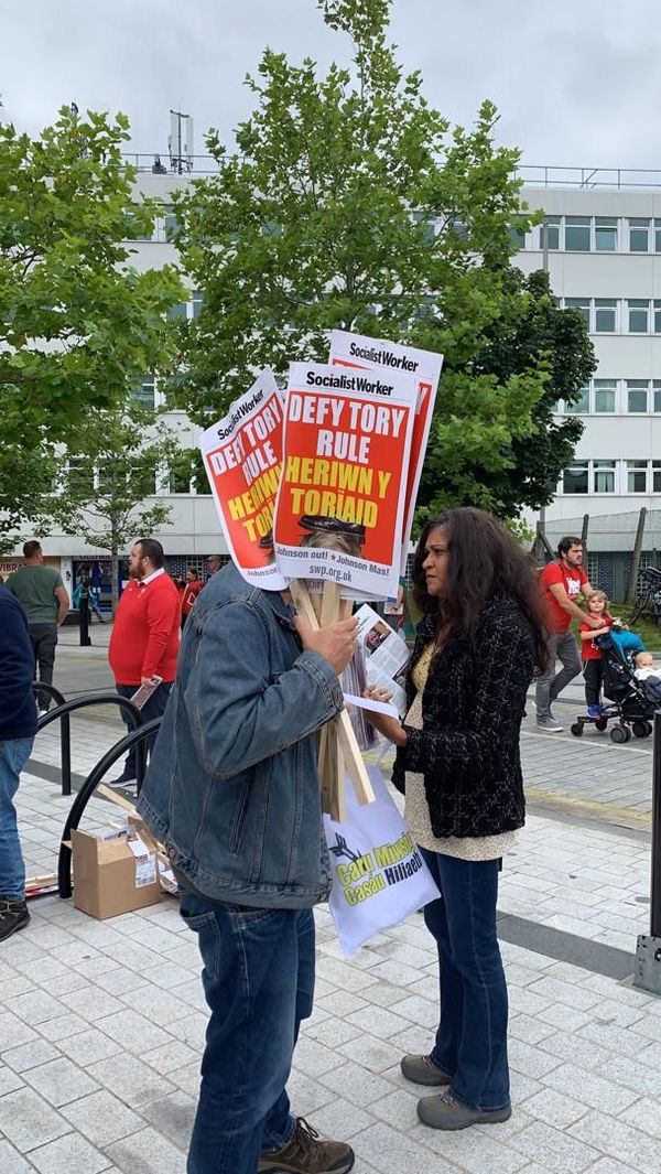 Welsh Independence Supporters March Under One Banner In Merthyr Tydfil - Photos - Sputnik International