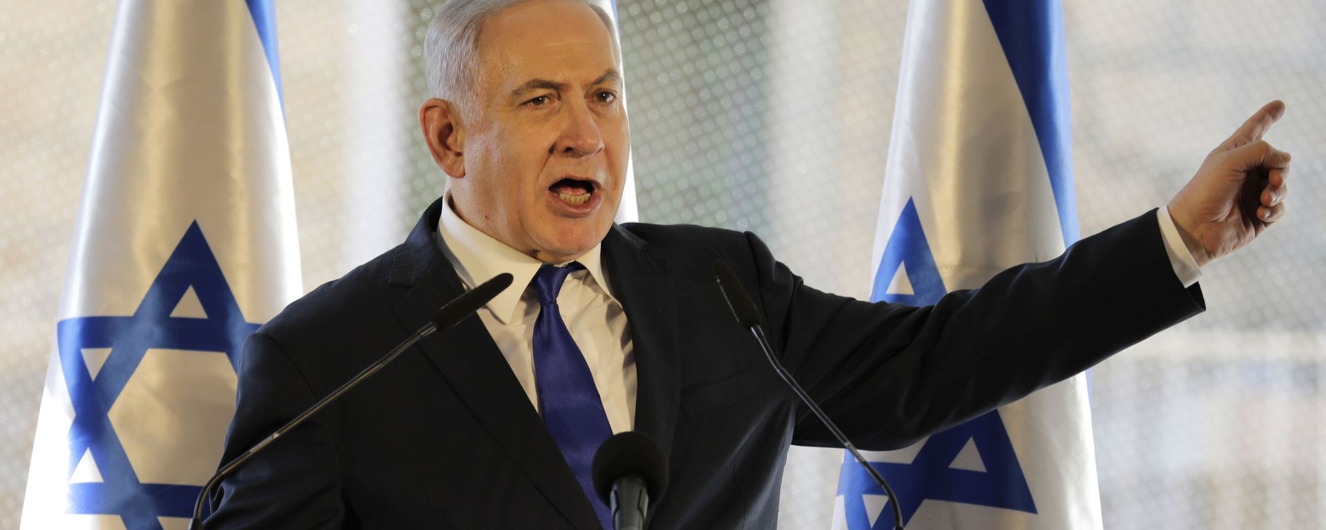 Israeli Prime Minister Benjamin Netanyahu, gestures as he speaks during a ceremony near Hebron's holiest site, known to Jews as the Tomb of the Patriarchs and to Muslims as the Ibrahimi Mosque in the Israeli controlled part of the West Bank city of Hebron, Wednesday, Sept. 4, 2019. Israeli Prime Minister Benjamin Netanyahu, gestures as he speaks during a ceremony near Hebron's holiest site, known to Jews as the Tomb of the Patriarchs and to Muslims as the Ibrahimi Mosque in the Israeli controlled part of the West Bank city of Hebron, Wednesday, Sept. 4, 2019. - Sputnik International, 1920, 16.01.2025
