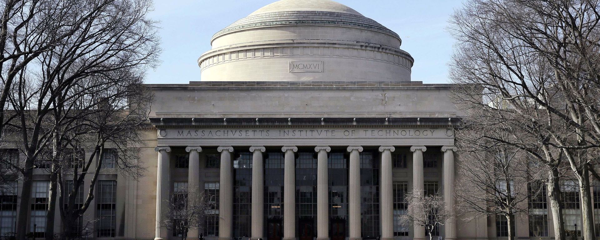In this April 3, 2017 file photo, students walk past the Great Dome atop Building 10 on the Massachusetts Institute of Technology campus in Cambridge, Mass. In this April 3, 2017 file photo, students walk past the Great Dome atop Building 10 on the Massachusetts Institute of Technology campus in Cambridge, Mass. - Sputnik International, 1920, 12.11.2021
