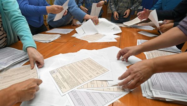 Election commission counts ballots Election commission counts ballots - Sputnik International