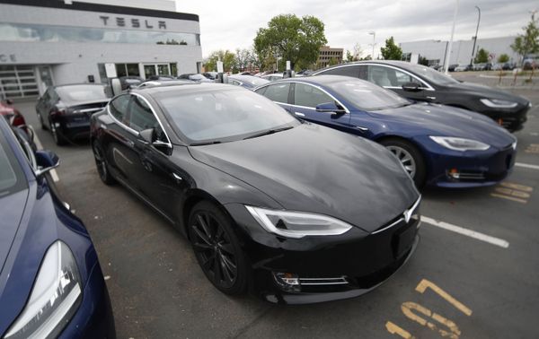 Elon Musk Received $3 Million From Tesla to Cover Directors' and Officers' Legal Challenge Expenses Elon Musk Received $3 Million From Tesla to Cover Directors' and Officers' Legal Challenge Expenses - Sputnik International