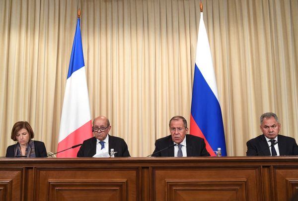 Russian Defence Minister Calls for 'Symmetrical Steps' in Order to Prevent Missile Arms Race in Europe Russian Defence Minister Calls for 'Symmetrical Steps' in Order to Prevent Missile Arms Race in Europe - Sputnik International