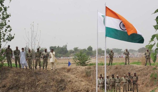 India's Defence Minister Warns Pakistan After Taking Part in Yoga Session with Naval Personnel India's Defence Minister Warns Pakistan After Taking Part in Yoga Session with Naval Personnel - Sputnik International