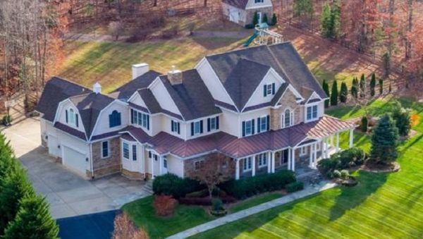 Suspected family members of alleged US informant Oleg Smolenkov have left their home in Stafford in the US state of Virginia after spotting a US journalist in their neighborhood - Sputnik International