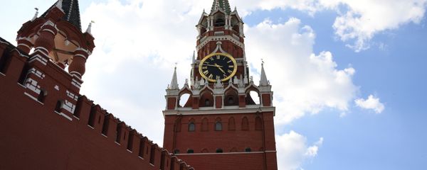 Spasskaya (right) and the Tsar’s towers of the Moscow Kremlin. - Sputnik International