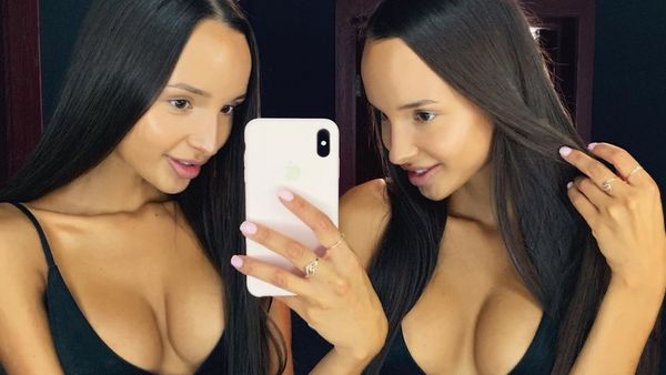 Russian social media influencer twins - Adelya and Alina Fakhteeva, 24 - Sputnik International