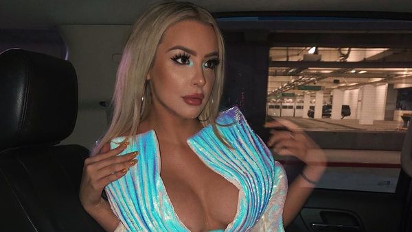 Tana Mongeau  - Sputnik International