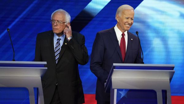 Senator Bernie Sanders and former Vice President Joe Biden stand back to back during a break at the 2020 Democratic U.S. presidential debate in Houston, Texas, U.S. September 12, 2019. REUTERS/Mike Blake - Sputnik International