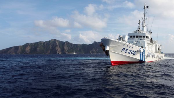 Japan Coast Guard vessel PS206 Houou sails in front of Uotsuri island, one of the disputed islands, called Senkaku in Japan and Diaoyu in China, in the East China Sea August 18, 2013.  REUTERS/Ruairidh Villar/File Photo - Sputnik International