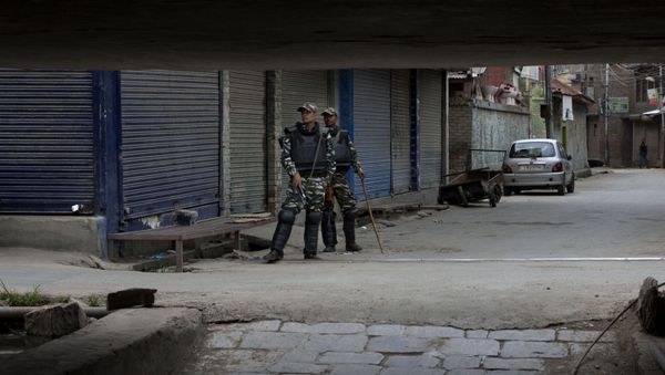 Indian paramilitary soldiers stand guard at a closed market in central Srinagar, Indian controlled Kashmir, Tuesday, Aug. 27, 2019 - Sputnik International