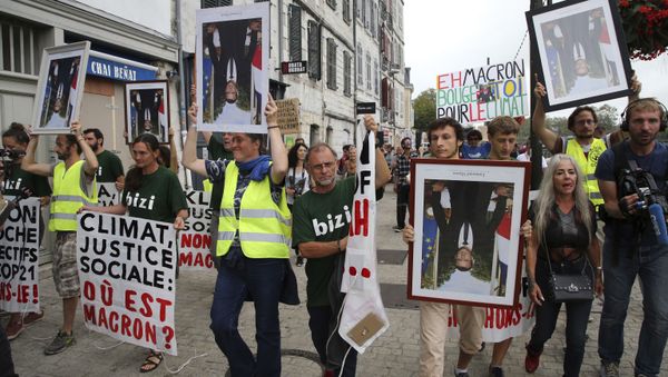 Demonstrators hold upside down portraits of French President Emmanuel Macron during a protest through the streets of Bayonne, France Sunday, Aug. 25, 2019. Critics of French President Emmanuel Macron are marching near the G-7 summit he is hosting to demand he do more to protect French workers and the planet. A melange of activists, some wearing yellow vests, carried portraits of Macron as they marched Sunday through the southwest city of Bayonne. Some held the portraits upside down. - Sputnik International