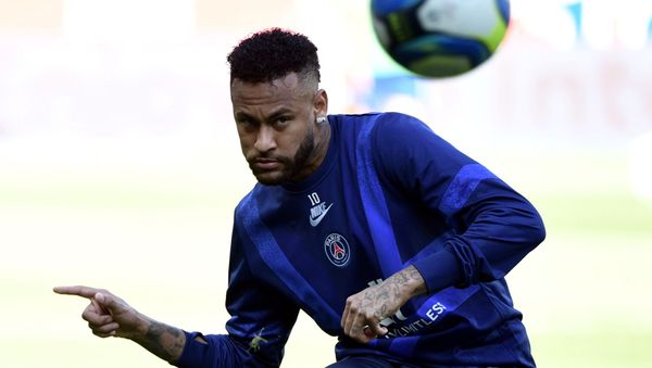 Paris Saint-Germain's Brazilian forward Neymar takes part in a training session prior to during the French L1 football match between Paris Saint-Germain (PSG) and Racing Club de Strasbourg Alsace (RCS) on September 14, 2019 at the Parc des Princes stadium in Paris.  - Sputnik International